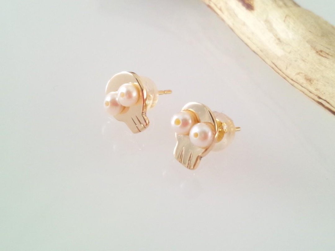 Skull K14 pearl earrings - 耳环/耳夹 - 其他金属 