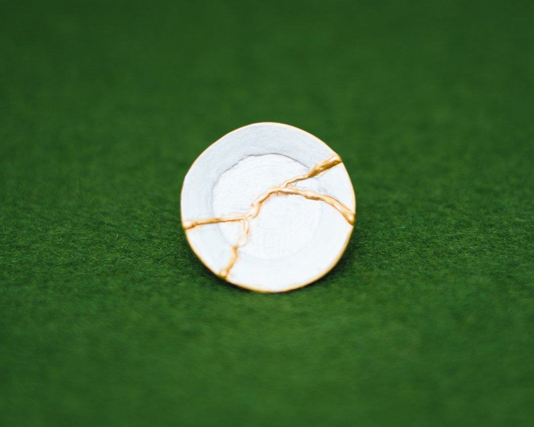 Kintsugi pin brooch - broken plate pin brooch - Japanese tradition - 徽章/别针 - 银 银色