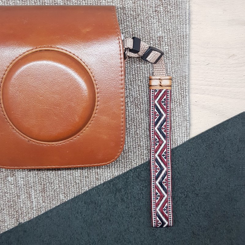 【Pinkoi 女子购物日】相机防摔腕带  相机绳 相机带 - 吊饰 - 其他人造纤维 红色