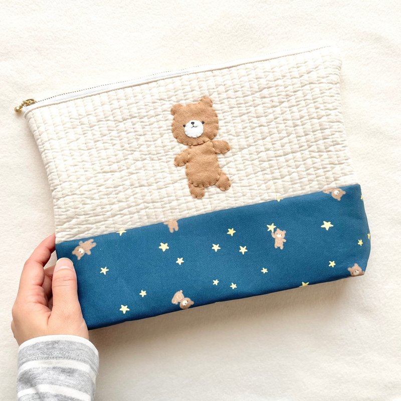 小熊刺绣大尺寸绗缝收纳包 - 化妆包/杂物包 - 棉．麻 蓝色