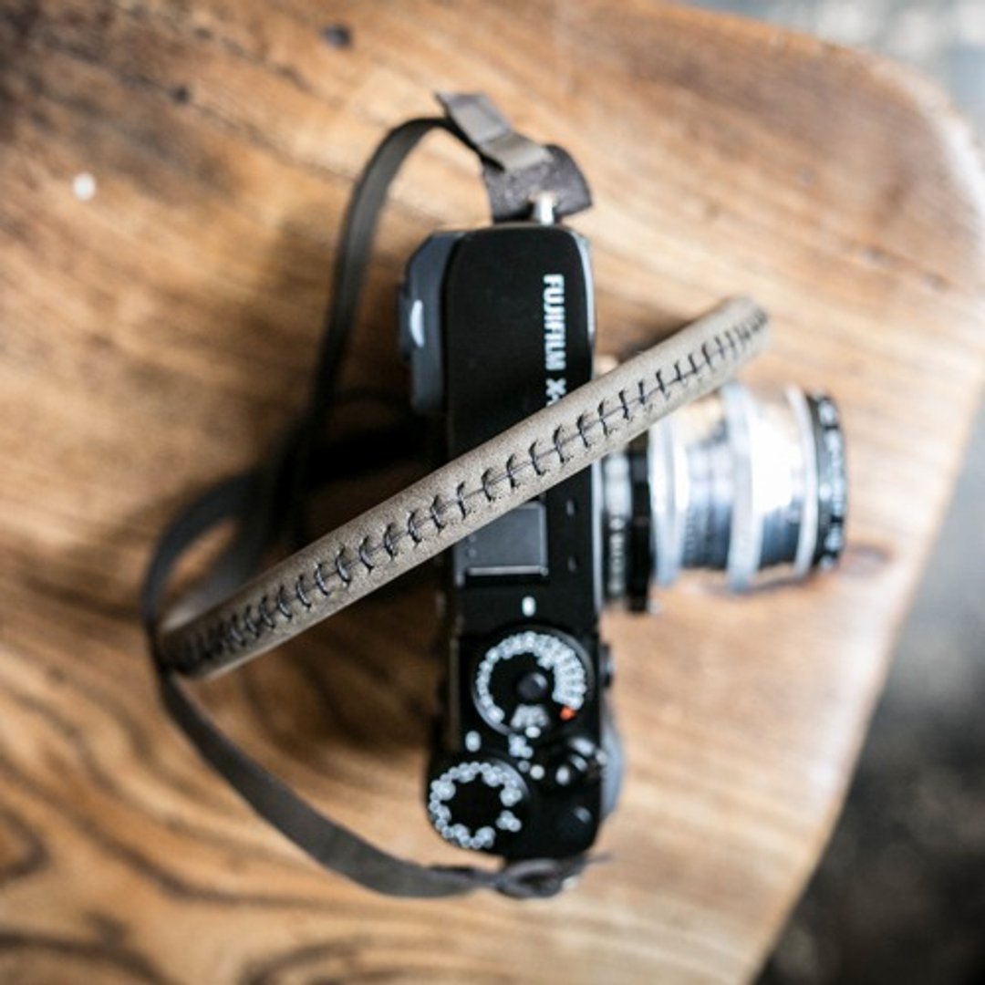 Hand-stitched genuine leather camera neck strap / black - 相机背带/脚架 - 真皮 黑色