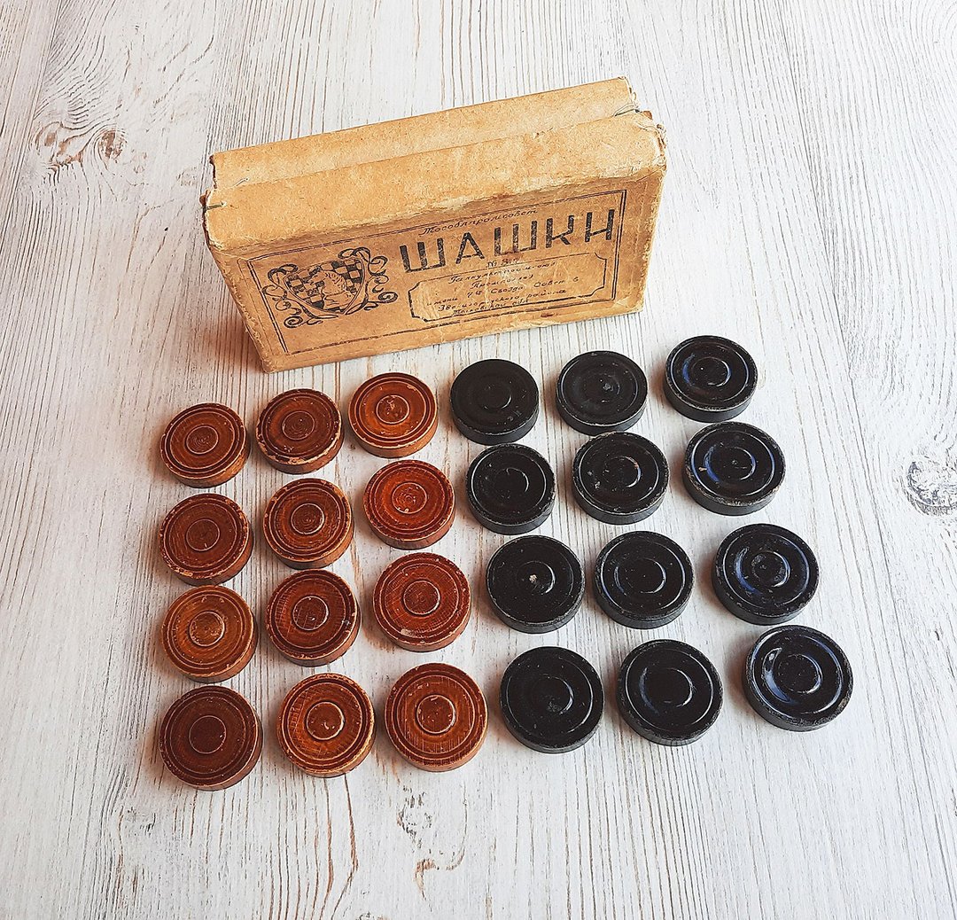 Antique wooden checkers set 1950s - old Soviet draughts pieces box black brown - 桌游/玩具 - 木头 