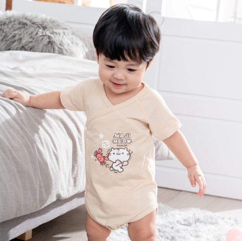 【妈咪爱宝包】麻吉猫联名小宇宙三件组礼盒-巨蟹座 弥月礼盒 - 包屁衣/连体衣 - 棉．麻 卡其色