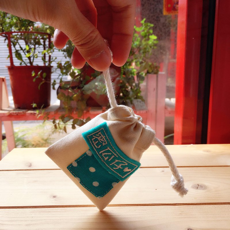 刺绣名字的小束口袋 7x7cm 接单生产* - 其他 - 棉．麻 白色