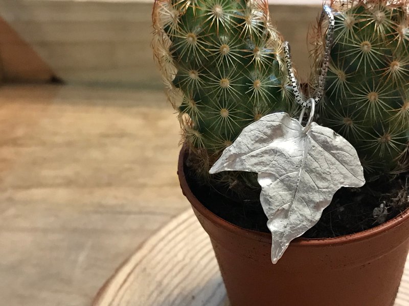 手作银饰-纯银常春滕小叶吊坠 - 项链 - 纯银 银色