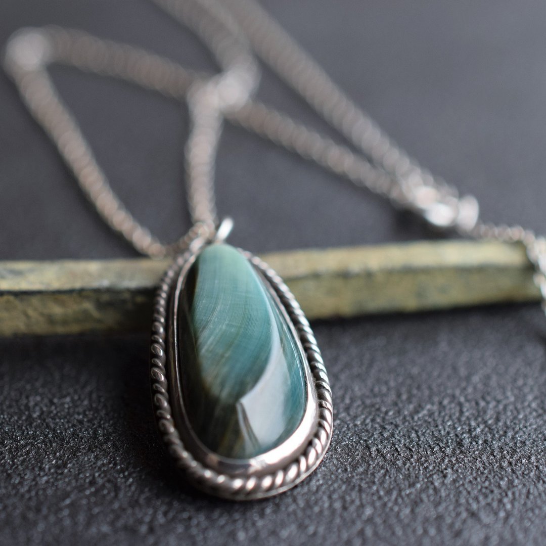 Engraved Luminous Shell (Great Green Turban Shell) Necklace - 项链 - 其他金属 绿色