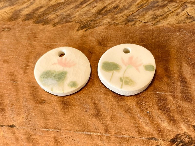 手绘莲花挂件。持香片。扩香片。项链。老灵魂。点缀生活氛围 - 香薰/精油/线香 - 瓷 多色