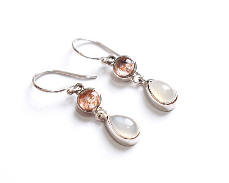 Sun and moon Sunstone and moonstone Silver earrings - 耳环/耳夹 - 石头 红色