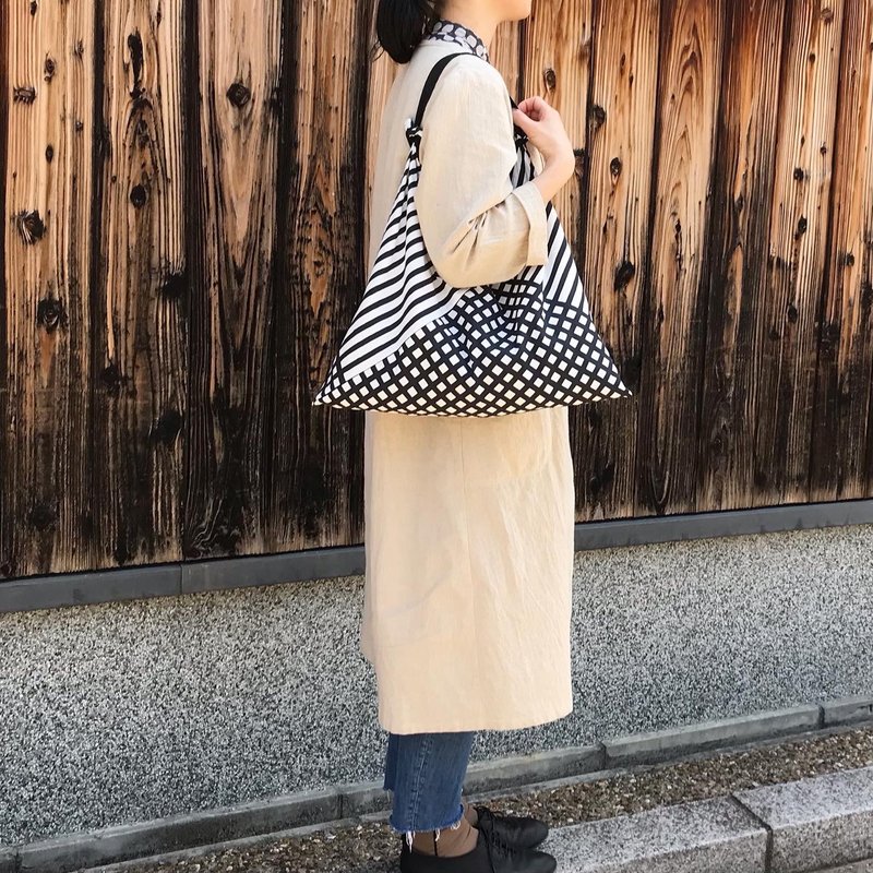 Handbag bag Azuma bag lattice stripe M / harunohi - 手提包/手提袋 - 棉．麻 黑色