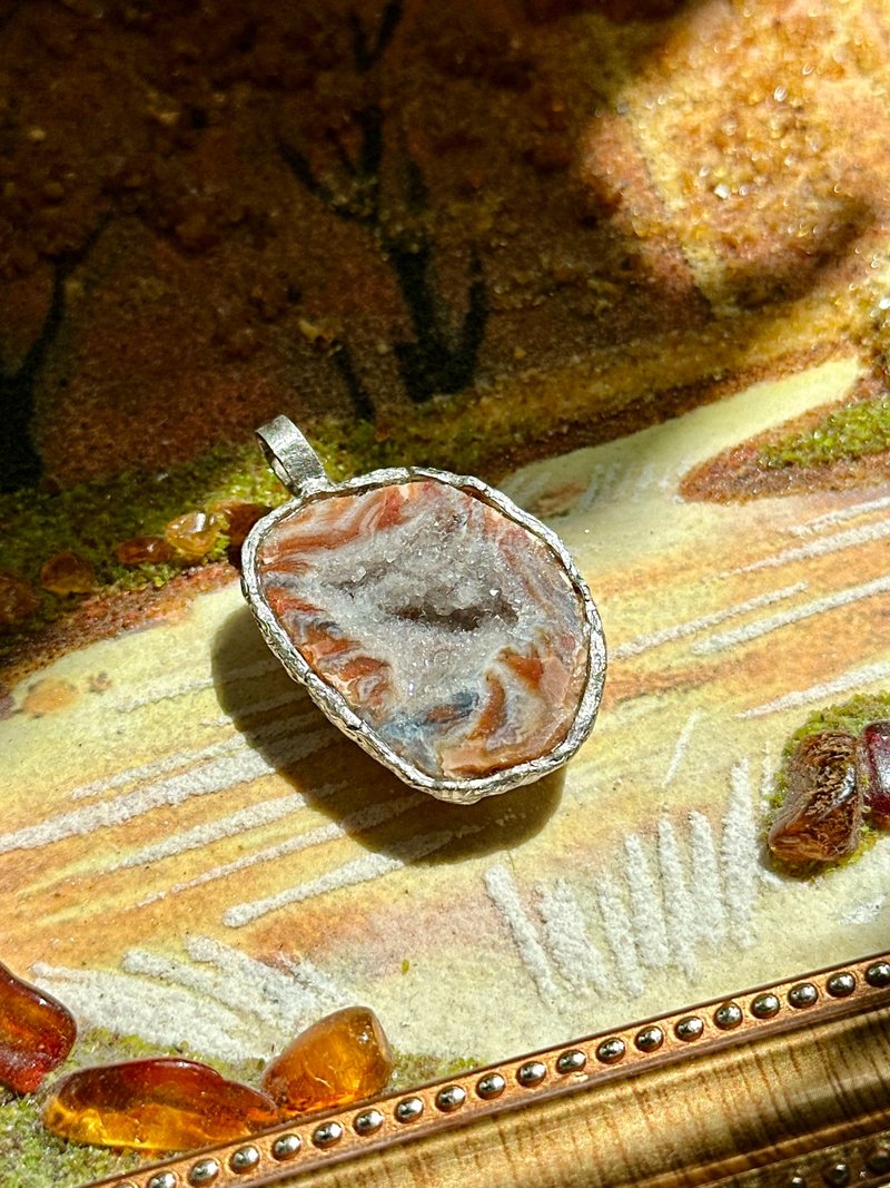 火焰纹玛瑙晶洞吊坠 - 吊饰 - 水晶 红色