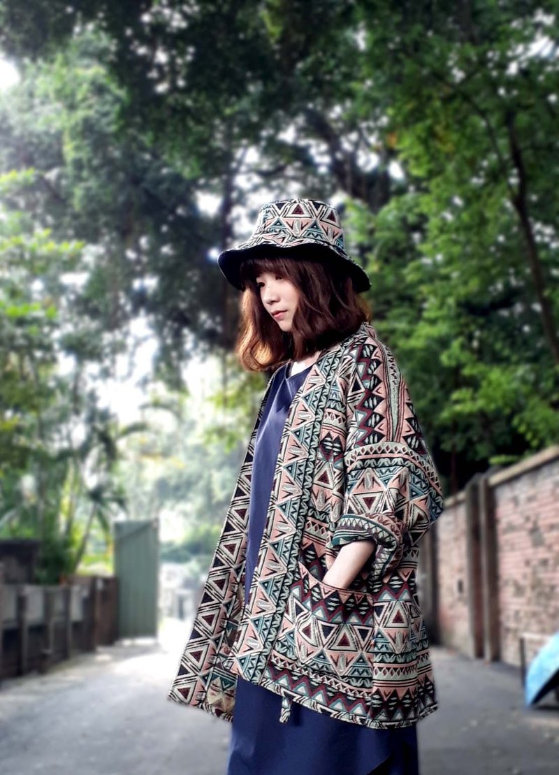 AMIN'S SHINY WORLD 民族三角几何波浪 KIMONO Roll UP - 女装休闲/机能外套 - 棉．麻 多色