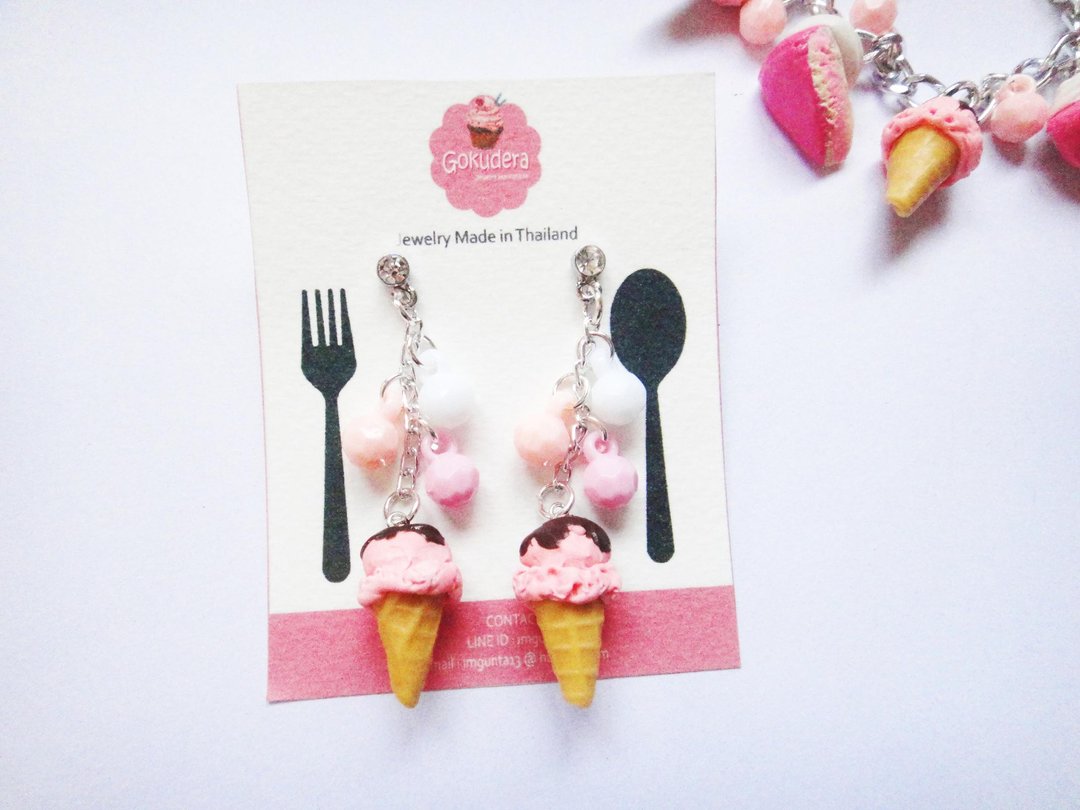 Strawberry ice cream diamond earrings - 耳环/耳夹 - 粘土 粉红色