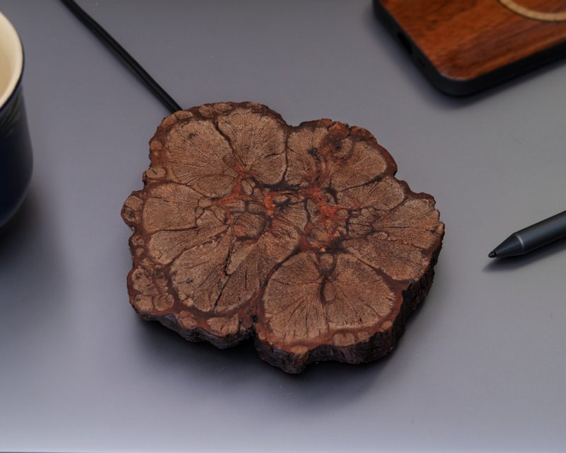 【充电的木头】原木无线充电器 梅花藤系列 可刻字 - 手机充电及周边 - 木头 咖啡色