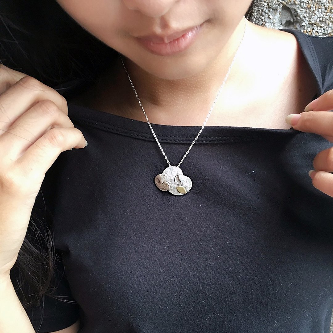 云想(皱金法)~一朵云的奇幻旅程,手作的诗纯银坠饰项链,幸福中! - 项链 - 银 