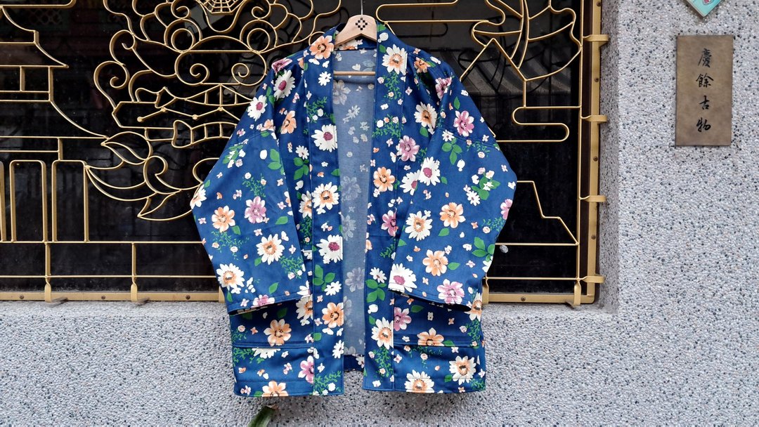 AMIN'S SHINY WORLD 丹宁上的印花花园 KIMONO - 女装休闲/机能外套 - 棉 多色