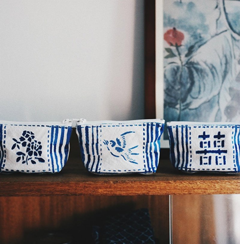 藍色 雙喜 飛鳥 老印花布拉鏈款迷你收納袋 藍染植物染帆布零錢包 - 零钱包 - 棉．麻 白色