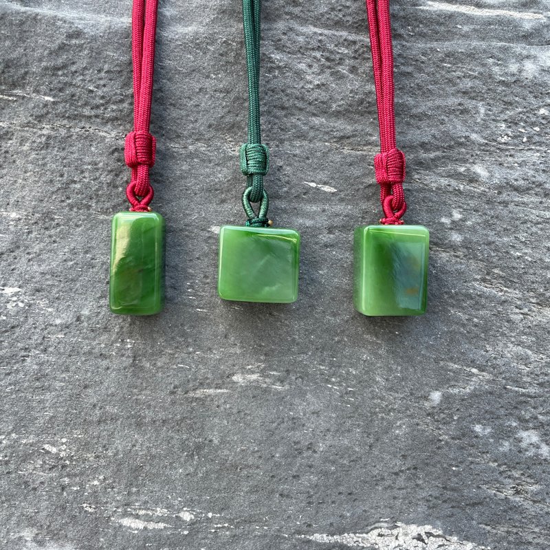 迷你厚方 - 迷你小玉光系列 - 台湾设计雕刻之翠玉项链 - 项链 - 玉石 绿色