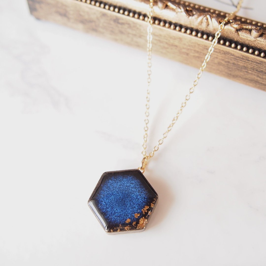 Hexagonal Mino ware (Haku) necklace - 项链 - 瓷 蓝色