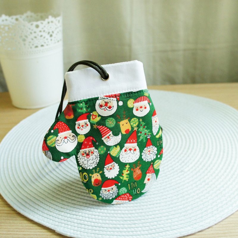 Lovely日本布【拼接圣诞手套皮绳项链卡套、绿】悠游卡、门禁卡 - 证件套/卡套 - 棉．麻 绿色