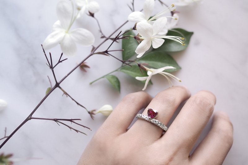 Juno Ring /// Romance Heart statement ring. Valentine Ring. - 戒指 - 银 银色