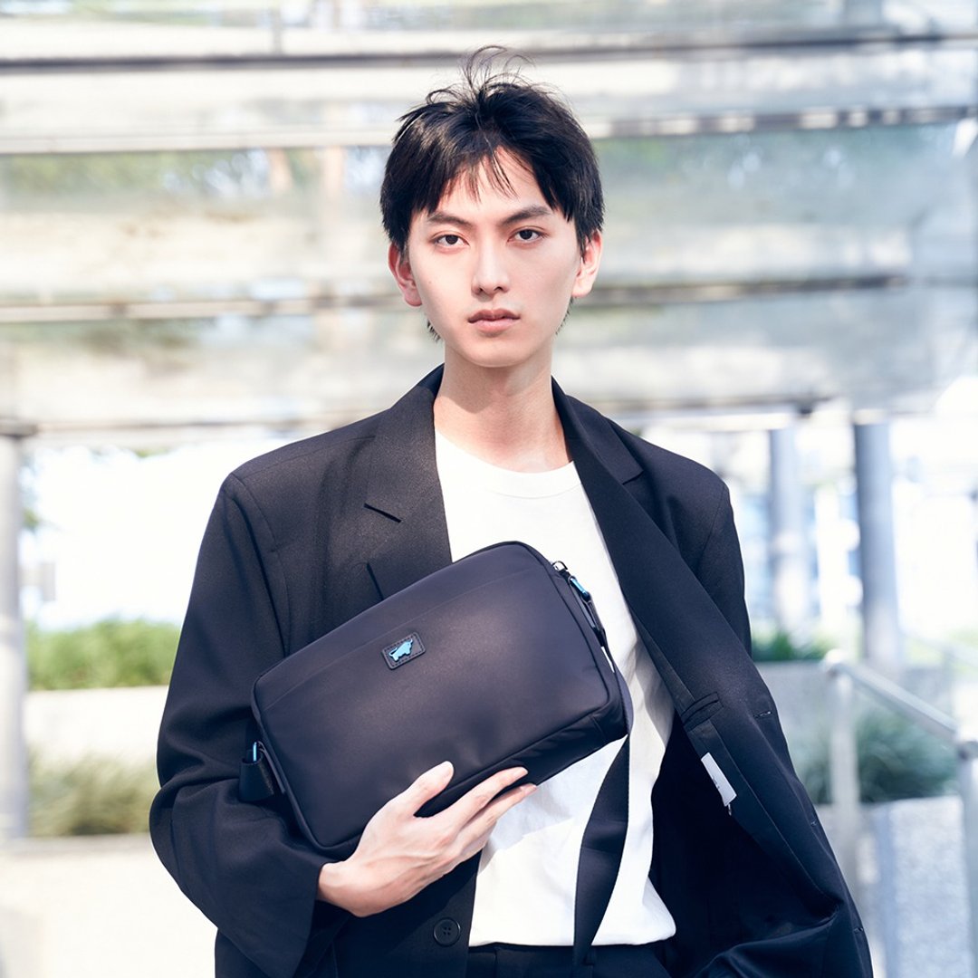 【免费赠送送礼提袋】亚酷 小斜背包-黑色/BF511-61-BK - 侧背包/斜挎包 - 真皮 黑色
