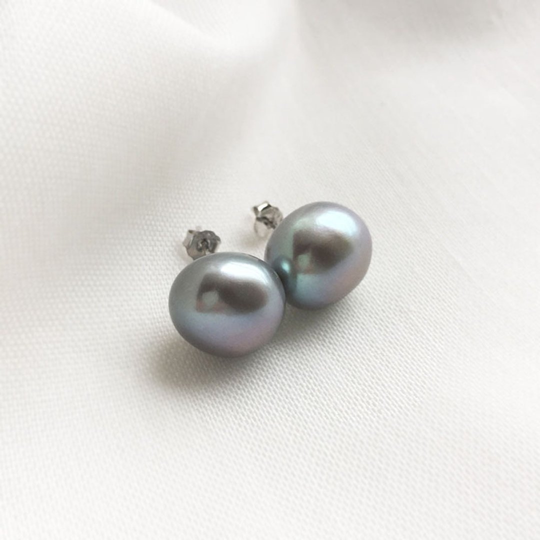 11mm Freshwater Grey Silver color button round Big Pearl Stud Earrings - 耳环/耳夹 - 珍珠 灰色