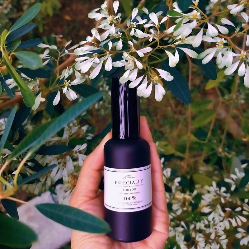 W02 美人胚子 | 枕香精油喷雾 | 玫瑰香甜 • 温润疗愈 - 香薰/精油/线香 - 精油 粉红色