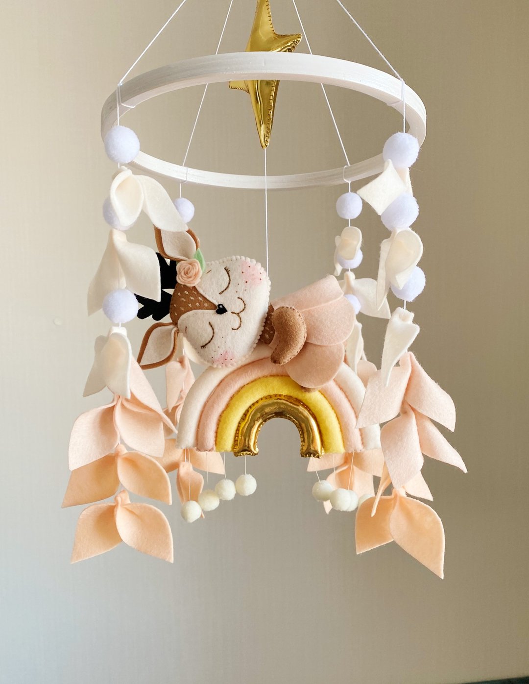 Cute deer on the rainbow- girl baby mobile- gift for newborn baby - 婴儿床上用品 - 环保材料 粉红色