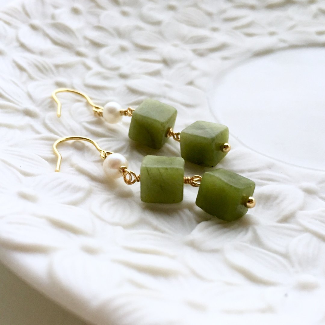 【若桑】【菓子铺】白玉抹茶冻I。天然珍珠。抹茶绿天然石耳环。 - 耳环/耳夹 - 宝石 绿色