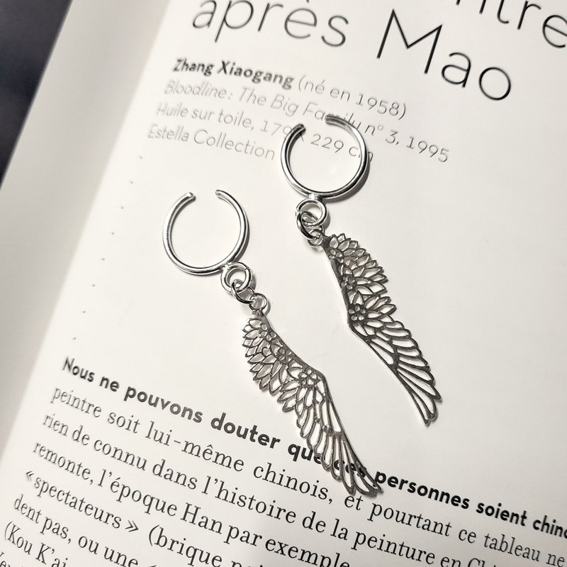 精致银翼天使耳环 - 两种耳针款式 - 耳环/耳夹 - 纯银 灰色