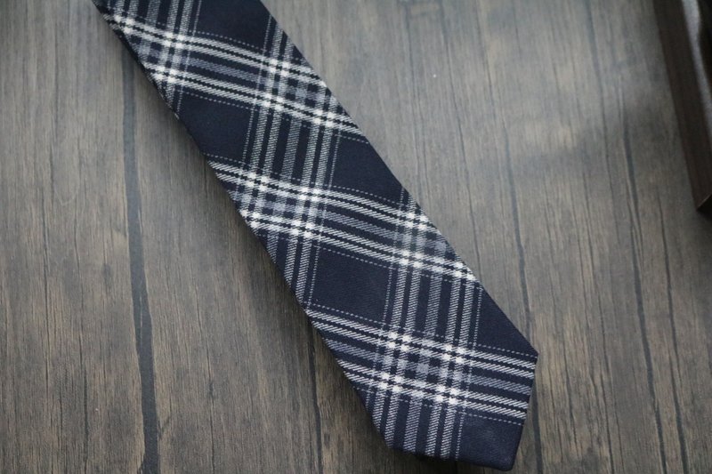 深蓝格纹领带窄版绅士领带礼盒装 - 领带/领带夹 - 棉．麻 蓝色