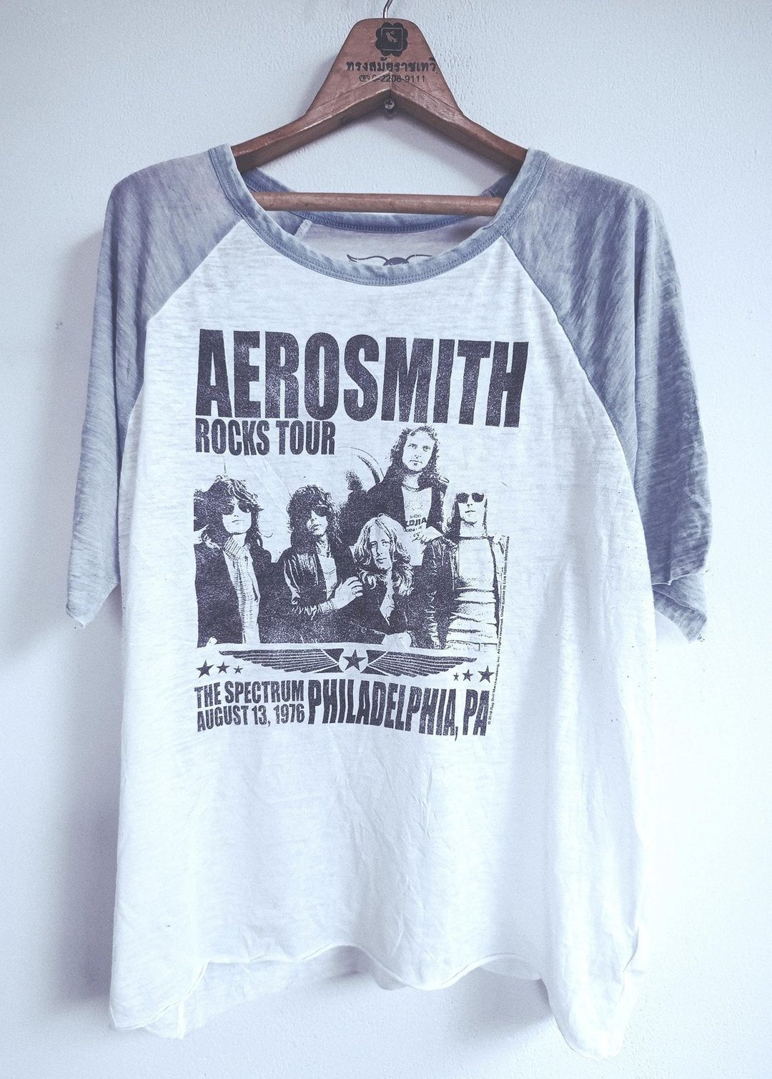 Aerosmith 摇滚演唱会 T 恤，XL 尺寸，1976 年 8 月 13 日于费城 Spectrum 演出 - 女装 T 恤 - 棉 灰色