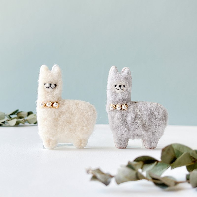 Birthstone Alpaca Brooch June Pearl - 胸针 - 羊毛 白色