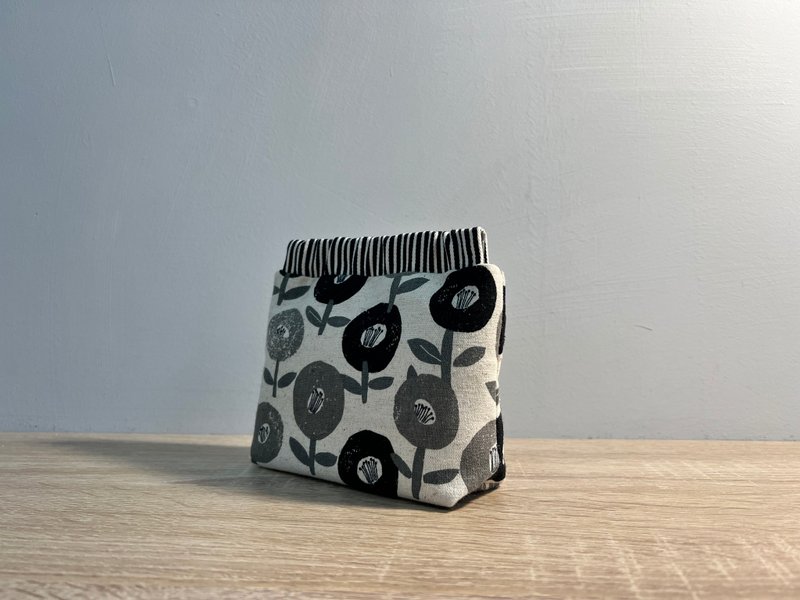 【现货】 12厘米弹片收纳袋 文创商品  收纳包 布小物 手作包 飞 - 零钱包 - 棉．麻 