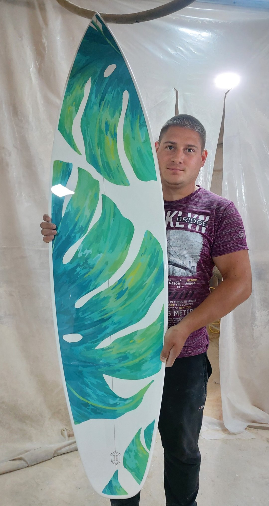 Surfboard Wall Art, Surfers gift, green Monstera - 墙贴/壁贴 - 木头 白色