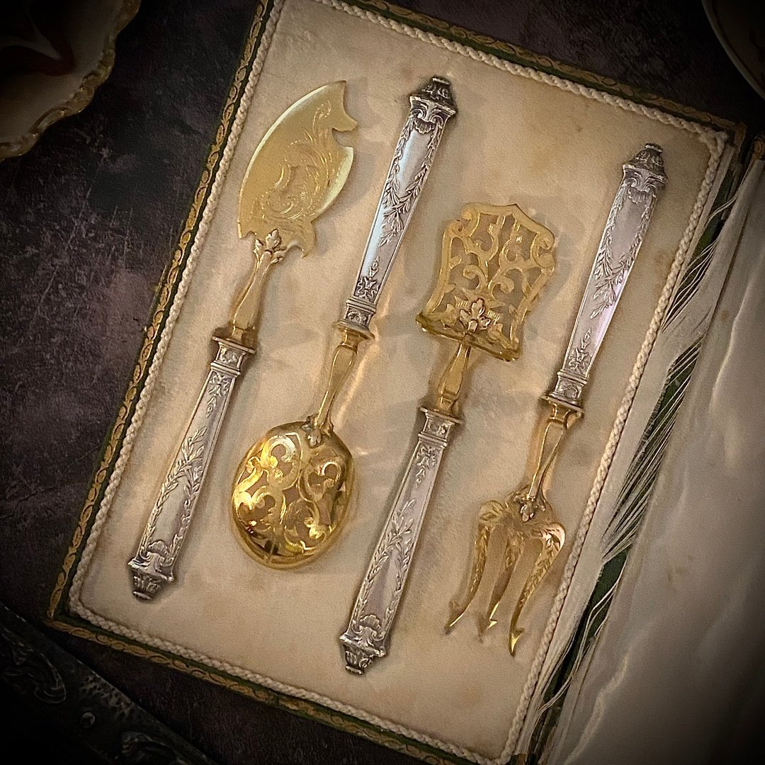 法国 19 世纪末 路易 16 风格 950 纯银柄 铜镀金开胃菜四件组 - 餐刀/叉/匙组合 - 纯银 银色