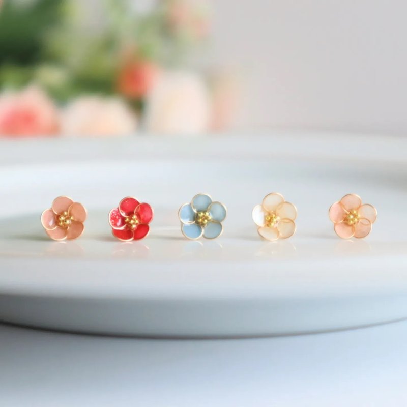 small flower earrings - 耳环/耳夹 - 树脂 多色