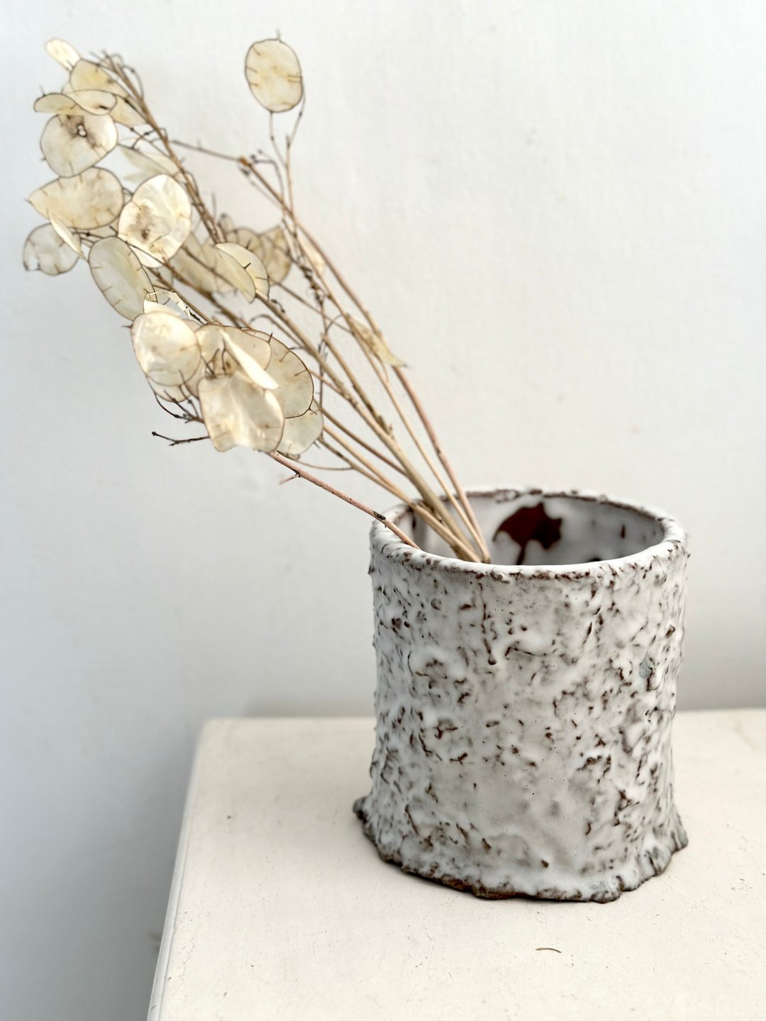 50014-砂岩风格岩石表面黑陶白釉容器花器12.5cm - 花瓶/陶器 - 陶 