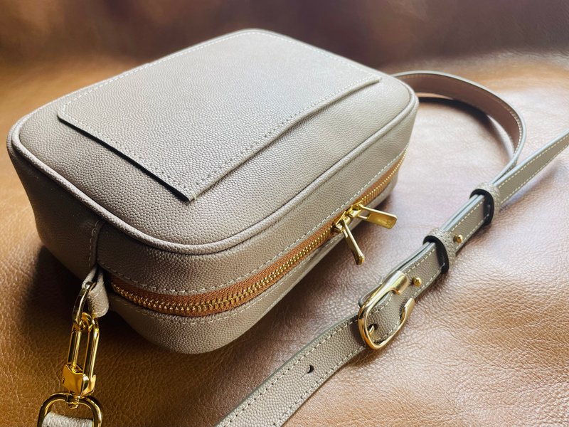 Vulcan 相机包 侧背包 经典款 象灰色石头纹牛皮 - 侧背包/斜挎包 - 真皮 灰色