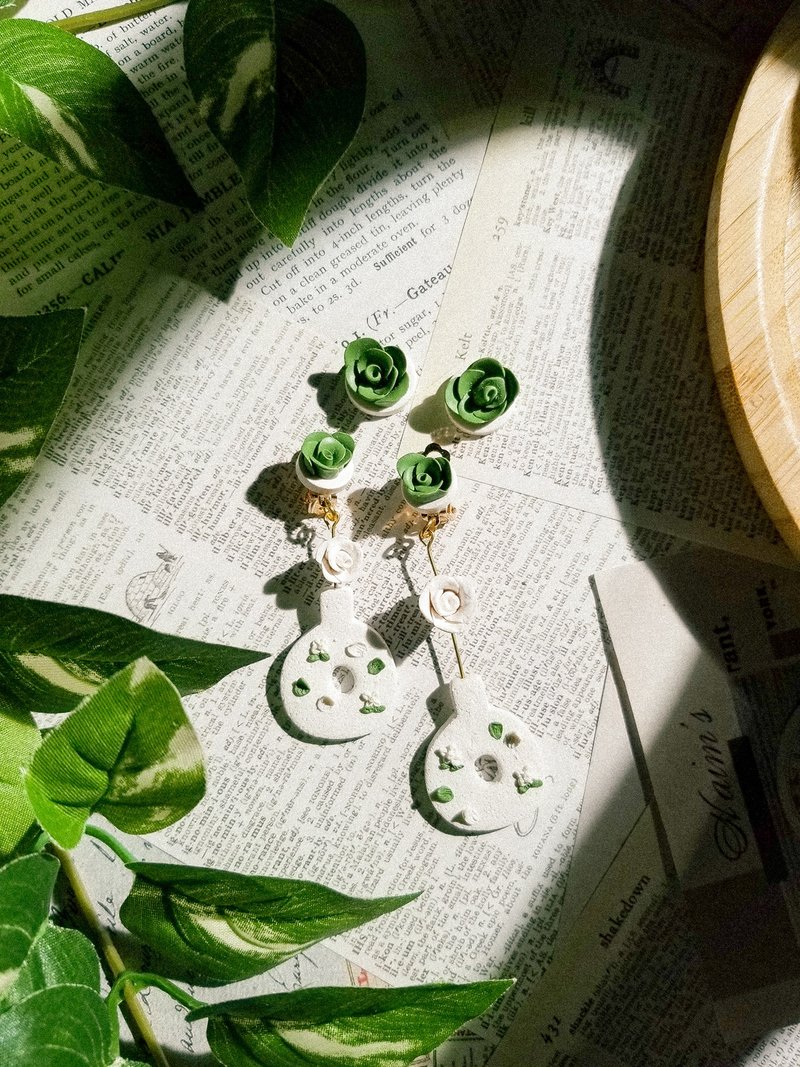 原创手作 Ocean On The Moon -玫瑰花瓣花瓶耳环/耳夹 - 耳环/耳夹 - 陶 多色