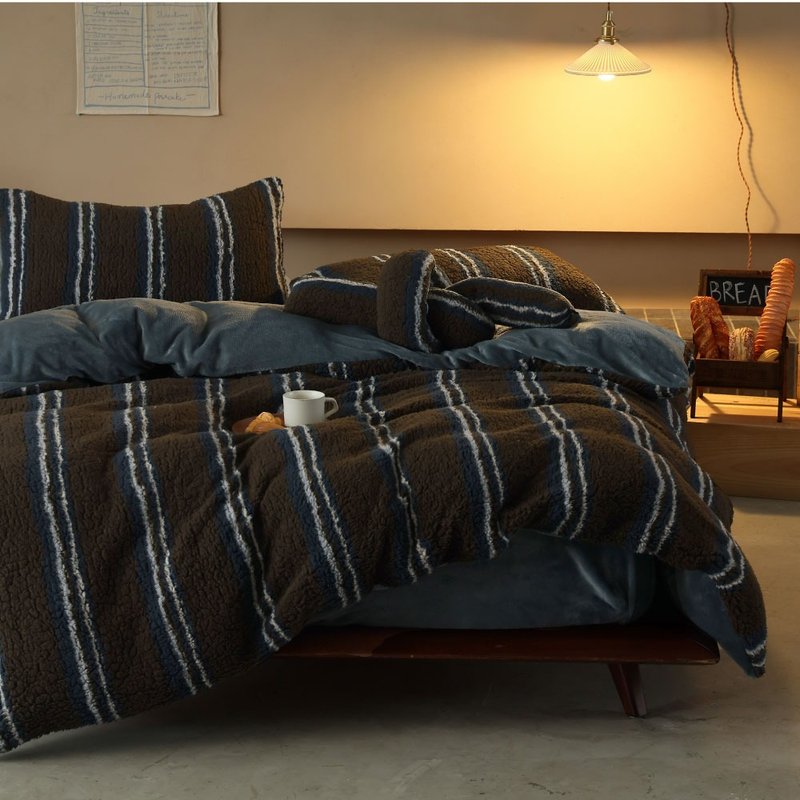 羊羔 法兰绒 牛奶绒 双绒 床包被套组 保暖 毛毯 WARM HEARTED - 寝具 - 其他材质 