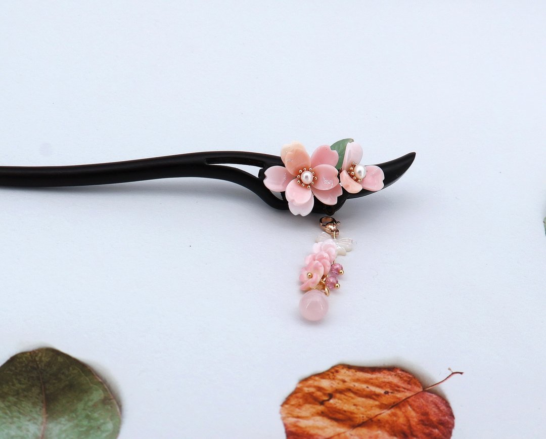 女皇贝吉野樱花展翅黑檀木发簪 - 发饰 - 木头 粉红色