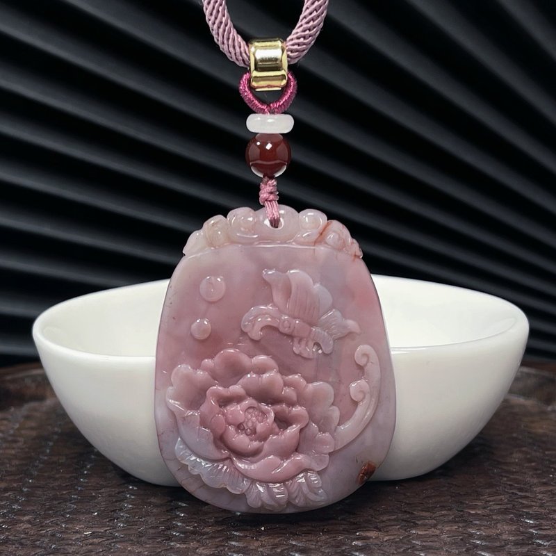 梦幻紫粉老料盐源玛瑙吊坠 手雕蝶念花雕刻牌项链 质感油润粉嫩 - 项链 - 半宝石 