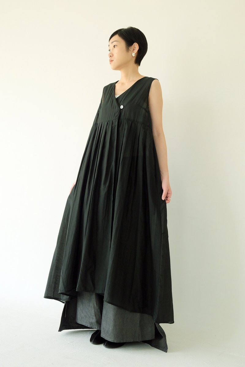 川 衣 WEAR BEING  V领百折丝棉背心洋装 黑 - 洋装/连衣裙 - 丝．绢 黑色