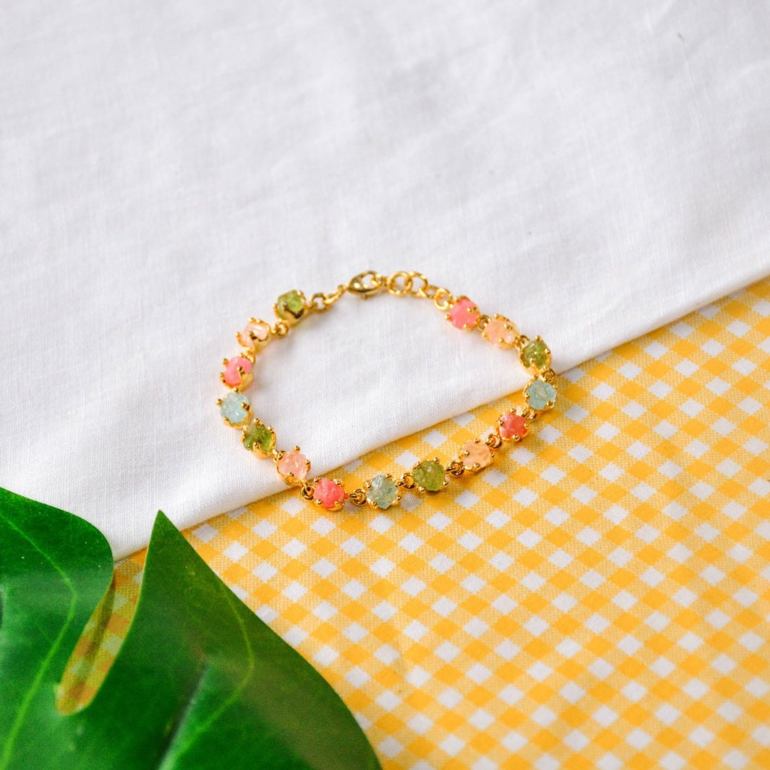 Tiny stone bracelet - 手链/手环 - 半宝石 金色