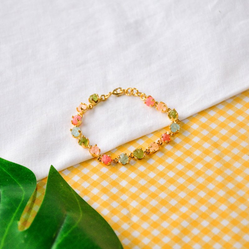 Tiny stone bracelet - 手链/手环 - 半宝石 金色