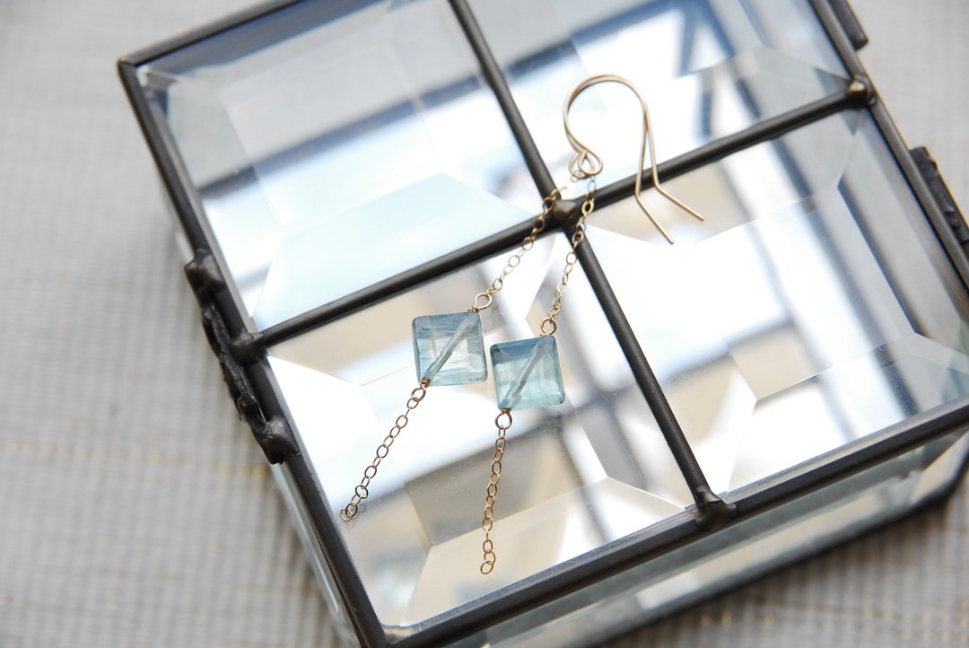 Diamond-shaped fluorite swaying earrings no.2 14kgf - 耳环/耳夹 - 半宝石 绿色