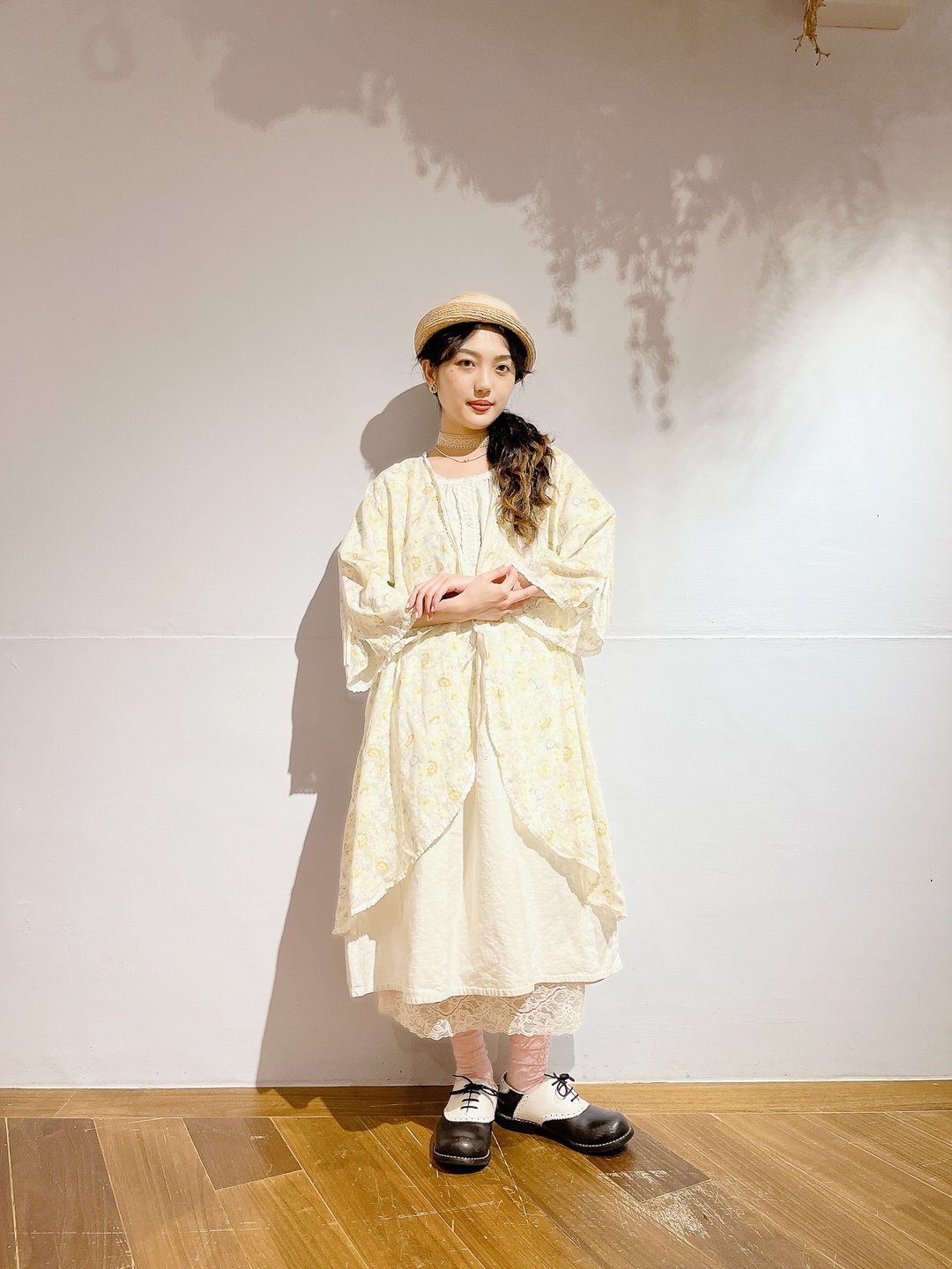 袅袅百货公司-Vintage 米黄花卉蕾丝绑带睡衣罩衫 - 居家服/睡衣 - 棉 