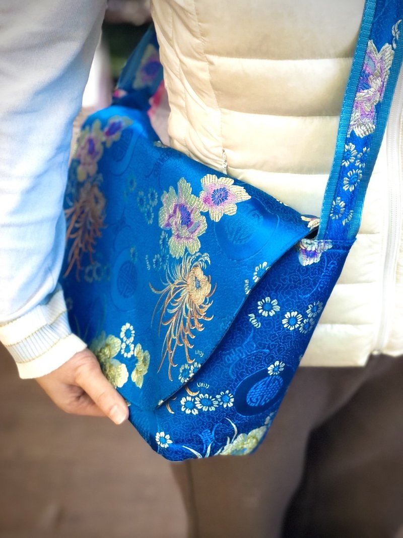 轻便俏皮书包款斜背包 - 侧背包/斜挎包 - 丝．绢 多色