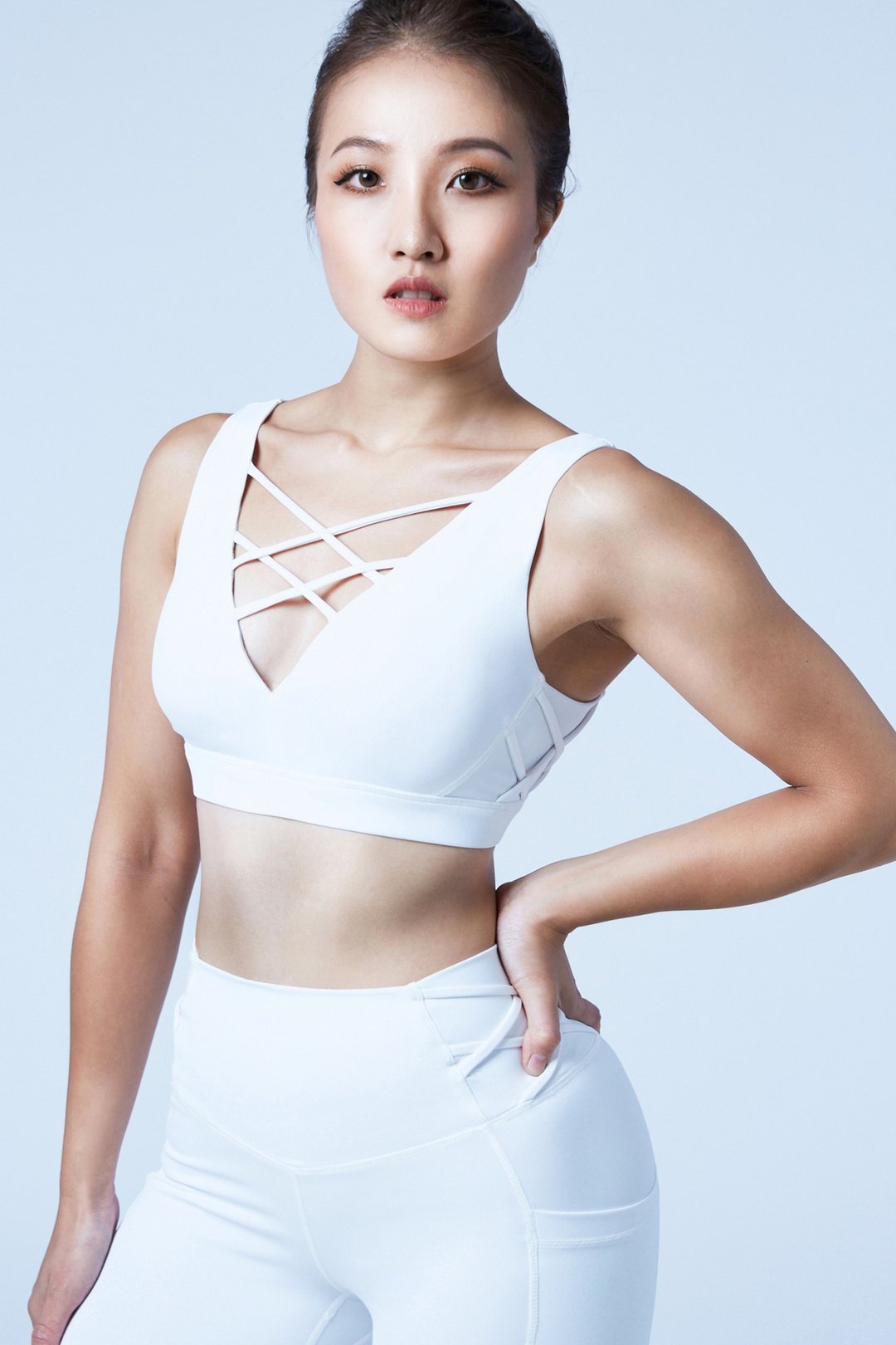 【XOFFIT】胜利女王V绑带运动内衣-云光白 - 女士内衣裤 - 其他人造纤维 白色